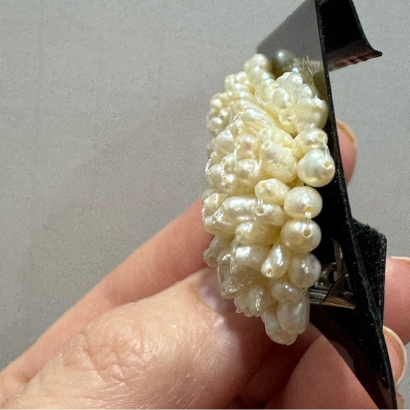 Vintage faux pearl-bead Floral clip on Earrings - Picture 2 of 5